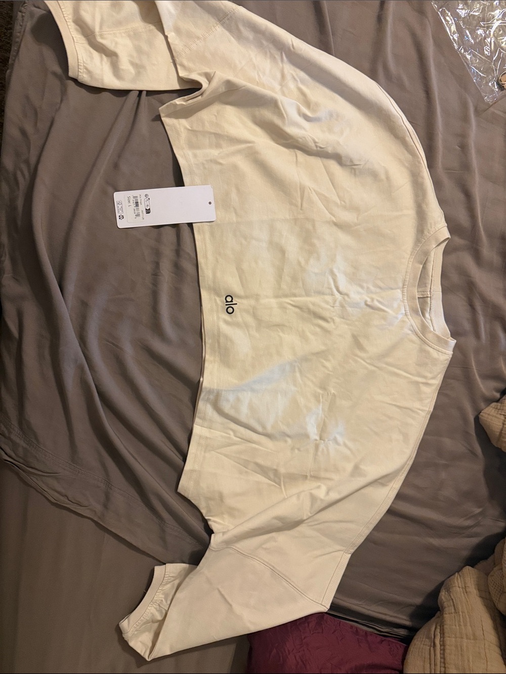 NEW ALO Yoga women’s  Cream Cropped Sweatshirt